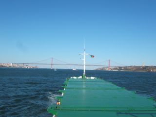 Érkezés Lisszabonba, a Tejo hídja